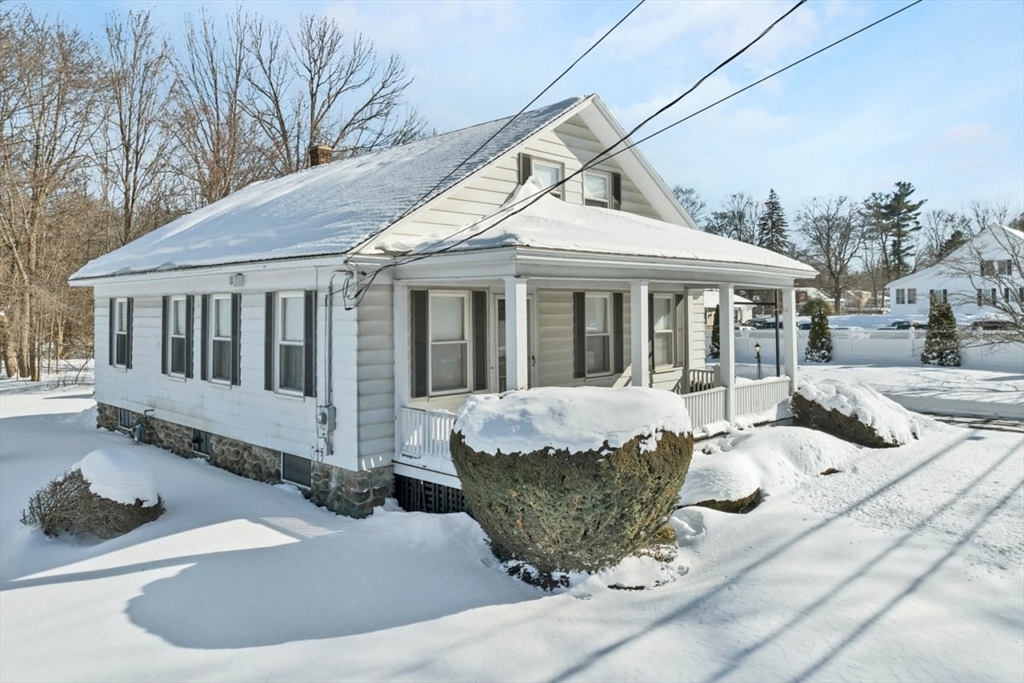 1563 Bridge St., Dracut, Massachusetts, 4 Bedrooms Bedrooms, 8 Rooms Rooms,1 BathroomBathrooms,Residential,For Sale,Bridge St.,73473021