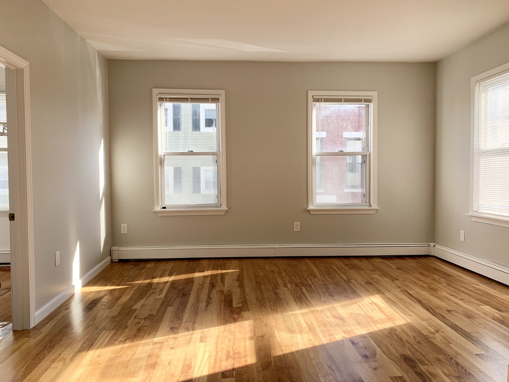 89 Green St, Boston, Massachusetts, 2 Bedrooms Bedrooms, 6 Rooms Rooms,1 BathroomBathrooms,Residential Lease,For Rent,Green St,73473036