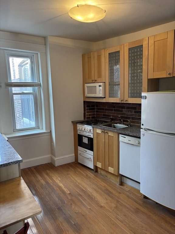 31 Irving, Boston, Massachusetts, 1 Bedroom Bedrooms, 3 Rooms Rooms,1 BathroomBathrooms,Residential Lease,For Rent,Irving,73473061