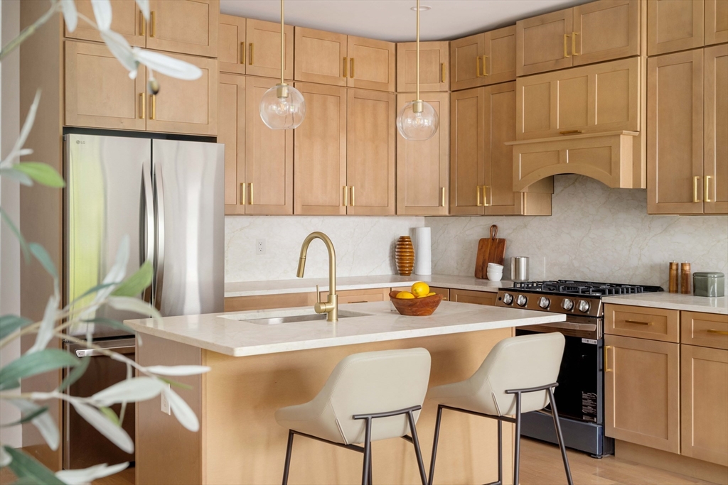 95 Addison Street, Boston, Massachusetts, 2 Bedrooms Bedrooms, 5 Rooms Rooms,2 BathroomsBathrooms,Residential,For Sale,Addison Street,73473060