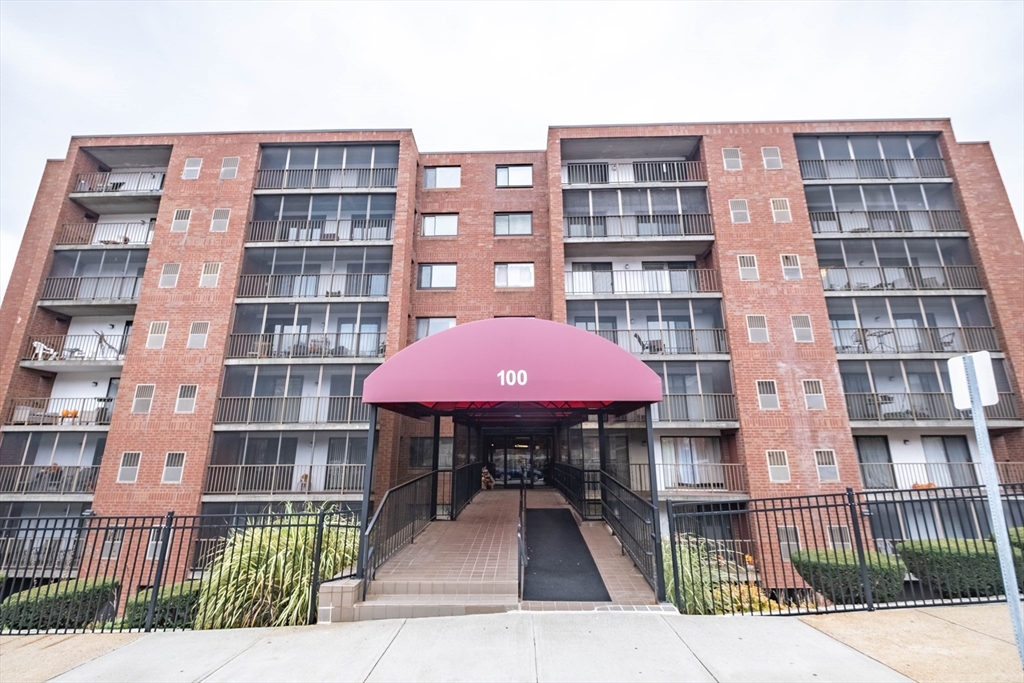 100 High St, Medford, Massachusetts, 2 Bedrooms Bedrooms, 3 Rooms Rooms,1.5 BathroomsBathrooms,Residential Lease,For Rent,High St,73473067