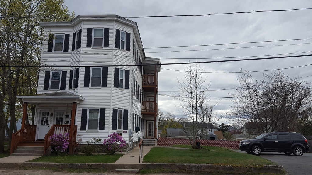 19 Delmont Avenue, Lowell, Massachusetts, 3 Bedrooms Bedrooms, 5 Rooms Rooms,1 BathroomBathrooms,Residential Lease,For Rent,Delmont Avenue,73473075