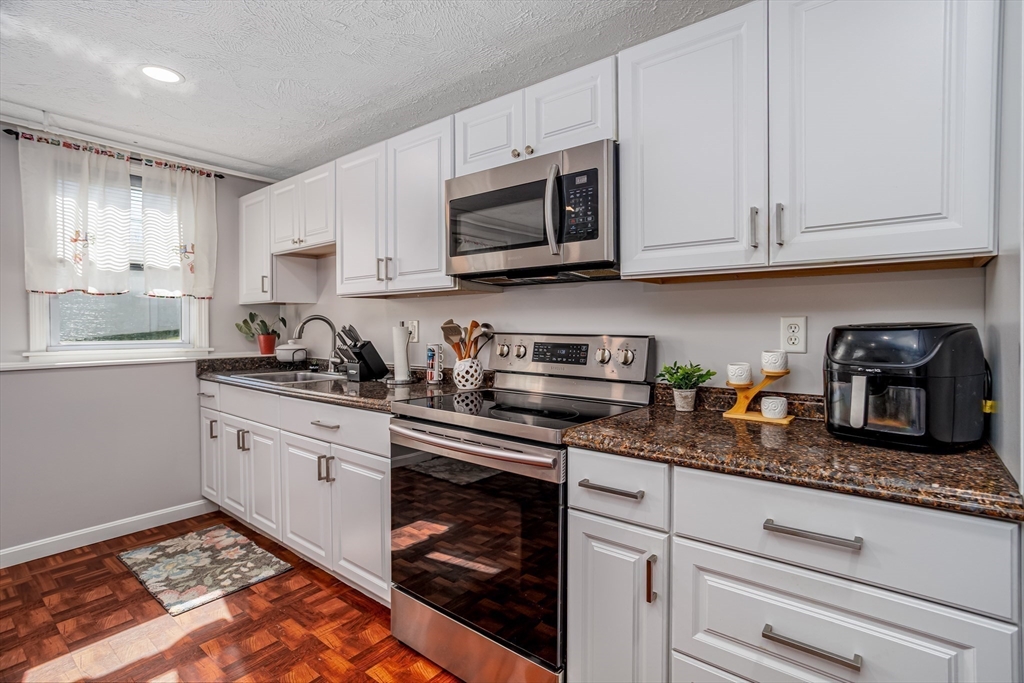 46 Viscoloid Ave, Leominster, Massachusetts, 1 Bedroom Bedrooms, 4 Rooms Rooms,1 BathroomBathrooms,Residential Lease,For Rent,Viscoloid Ave,73473086