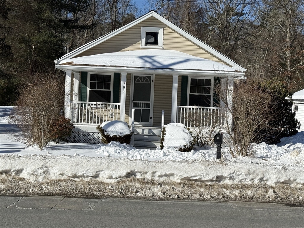 703 Mill St, Marion, Massachusetts, 3 Bedrooms Bedrooms, 5 Rooms Rooms,1 BathroomBathrooms,Residential,For Sale,Mill St,73473088