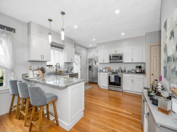 499 Humphrey St, Swampscott, Massachusetts, 2 Bedrooms Bedrooms, 5 Rooms Rooms,1 BathroomBathrooms,Residential Lease,For Rent,Humphrey St,73427854