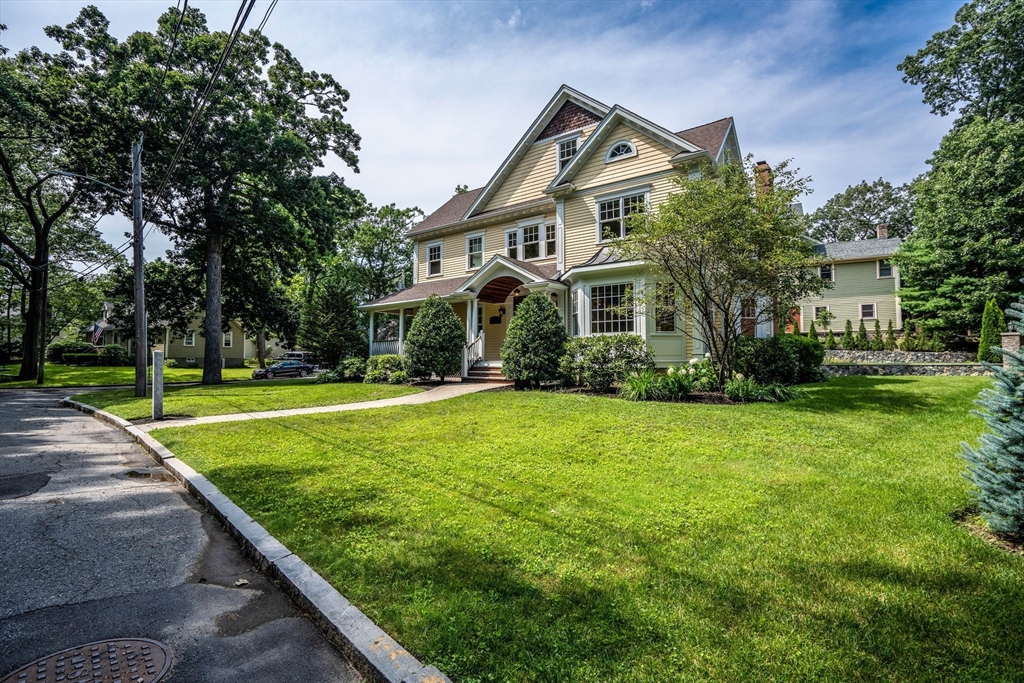 52 North Border Rd., Winchester, Massachusetts, 6 Bedrooms Bedrooms, 16 Rooms Rooms,5.5 BathroomsBathrooms,Residential Lease,For Rent,North Border Rd.,73473111