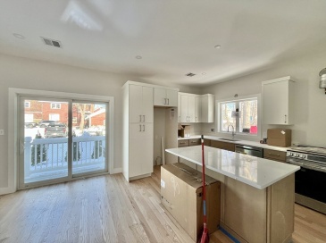 140 Arlington St, Medford, Massachusetts, 2 Bedrooms Bedrooms, 4 Rooms Rooms,2 BathroomsBathrooms,Residential Lease,For Rent,Arlington St,73473152