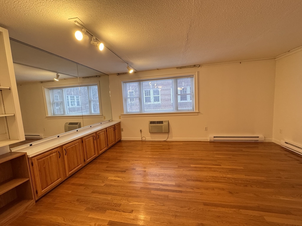 1691 Cambridge St, Cambridge, Massachusetts, 1 Bedroom Bedrooms, 1 Room Rooms,1 BathroomBathrooms,Residential Lease,For Rent,Cambridge St,73473164