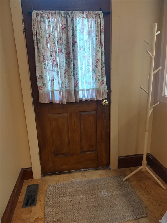 3 Elm, Framingham, Massachusetts, 3 Rooms Rooms,1 BathroomBathrooms,Residential Lease,For Rent,Elm,73473187
