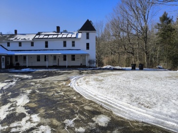 3 Warren Rd, Oxford, Massachusetts, 2 Bedrooms Bedrooms, 5 Rooms Rooms,1.5 BathroomsBathrooms,Residential Lease,For Rent,Warren Rd,73461988