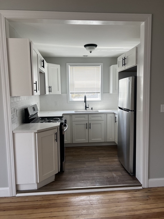 2039 Pleasant St, Fall River, Massachusetts, 3 Bedrooms Bedrooms, 5 Rooms Rooms,1 BathroomBathrooms,Residential Lease,For Rent,Pleasant St,73459343