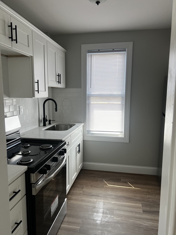 2039 Pleasant St, Fall River, Massachusetts, 3 Bedrooms Bedrooms, 5 Rooms Rooms,1 BathroomBathrooms,Residential Lease,For Rent,Pleasant St,73459345