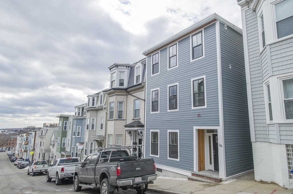 39 Gates, Boston, Massachusetts, 2 Bedrooms Bedrooms, 5 Rooms Rooms,2 BathroomsBathrooms,Residential Lease,For Rent,Gates,73390914