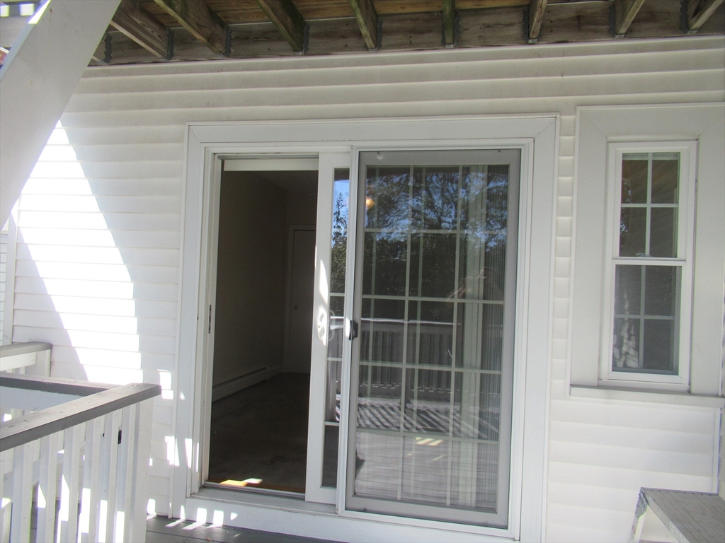 55 Prospect, Gloucester, Massachusetts, 2 Bedrooms Bedrooms, 5 Rooms Rooms,1 BathroomBathrooms,Residential Lease,For Rent,Prospect,73445293
