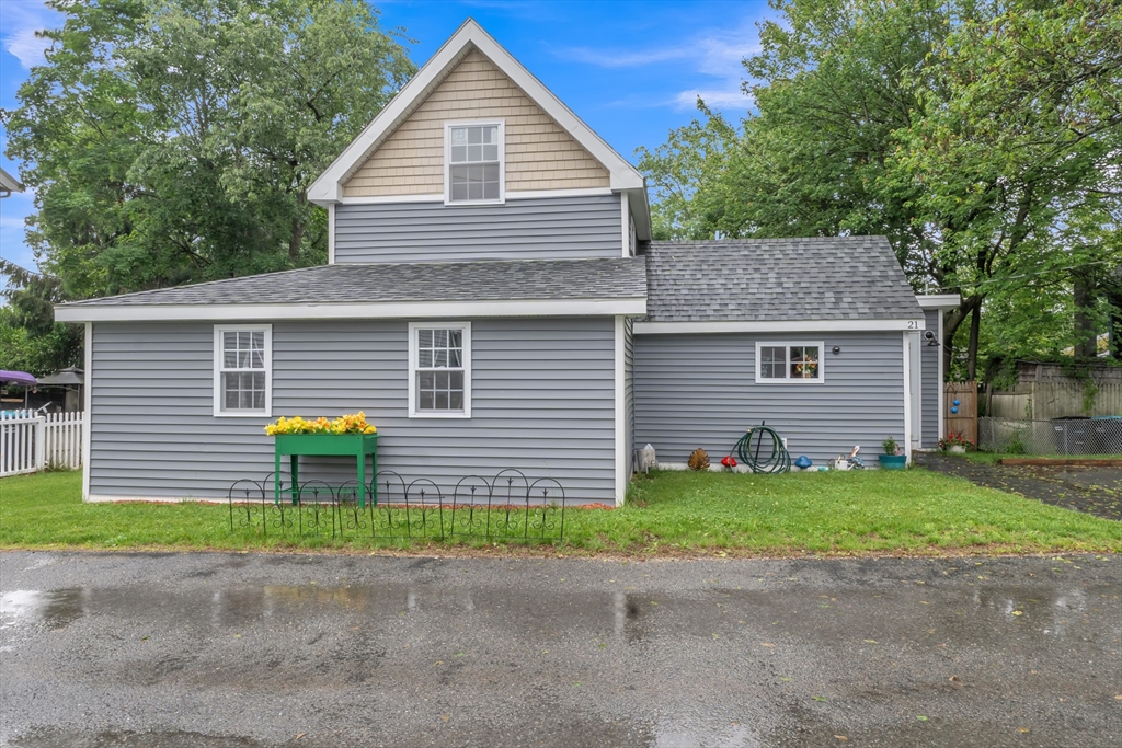 21 Myrtle Ave, Sterling, Massachusetts, 2 Bedrooms Bedrooms, 4 Rooms Rooms,1 BathroomBathrooms,Residential,For Sale,Myrtle Ave,73473236