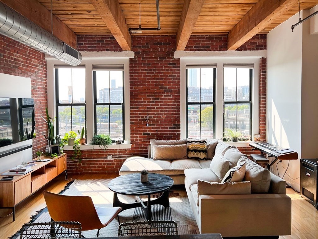 9 West Broadway, Boston, Massachusetts, 1 Bedroom Bedrooms, 2 Rooms Rooms,1 BathroomBathrooms,Residential Lease,For Rent,West Broadway,73473243