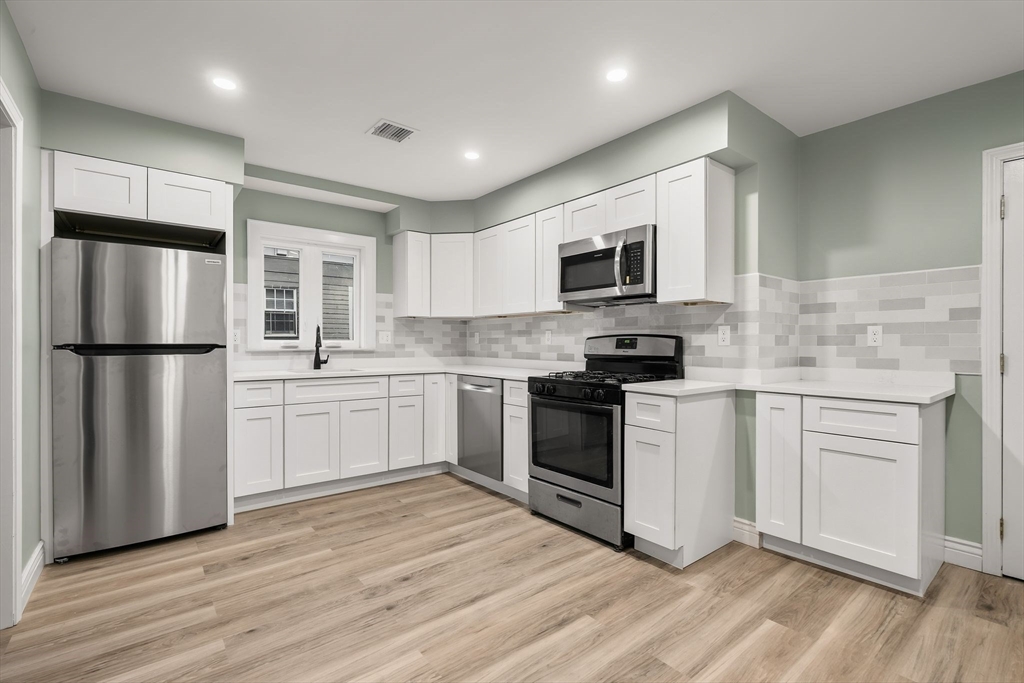 8 1/2 Intervale St, Quincy, Massachusetts, 2 Bedrooms Bedrooms, 4 Rooms Rooms,1 BathroomBathrooms,Residential Lease,For Rent,Intervale St,73455309