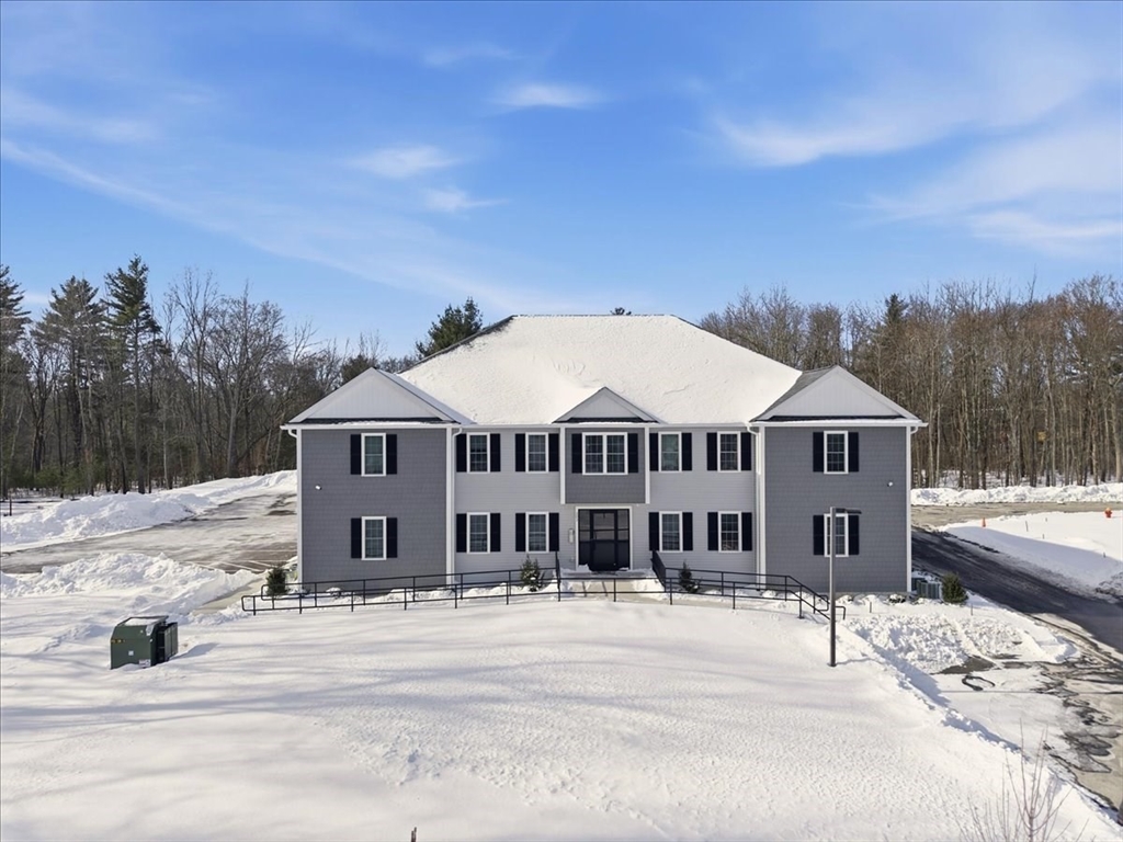 202 Central Street, Avon, Massachusetts, 1 Bedroom Bedrooms, 3 Rooms Rooms,1 BathroomBathrooms,Residential Lease,For Rent,Central Street,73473269