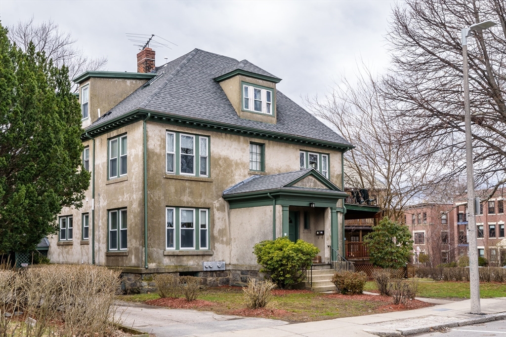 229-231 Chestnut Hill Ave, Boston, Massachusetts, 3 Bedrooms Bedrooms, 5 Rooms Rooms,2 BathroomsBathrooms,Residential Lease,For Rent,Chestnut Hill Ave,73473261