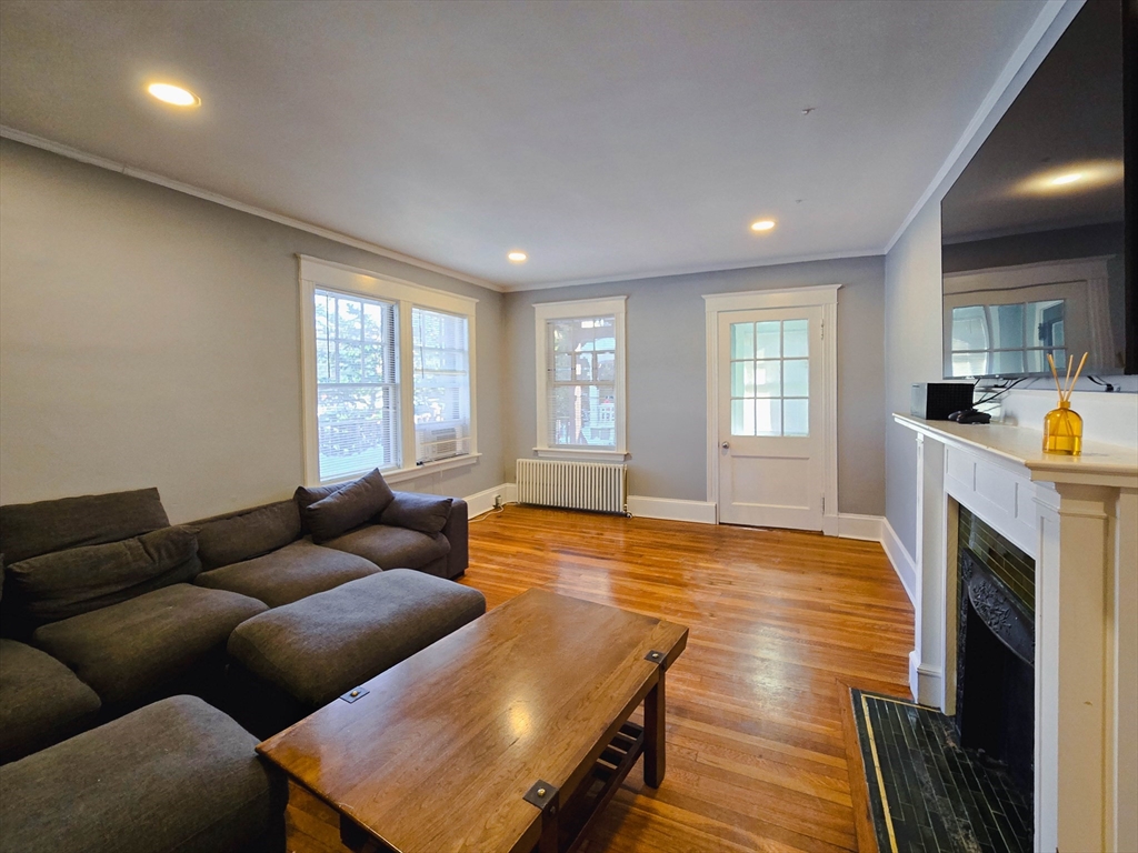 235-237 Chestnut Hill Ave, Boston, Massachusetts, 4 Bedrooms Bedrooms, 6 Rooms Rooms,2 BathroomsBathrooms,Residential Lease,For Rent,Chestnut Hill Ave,73473268