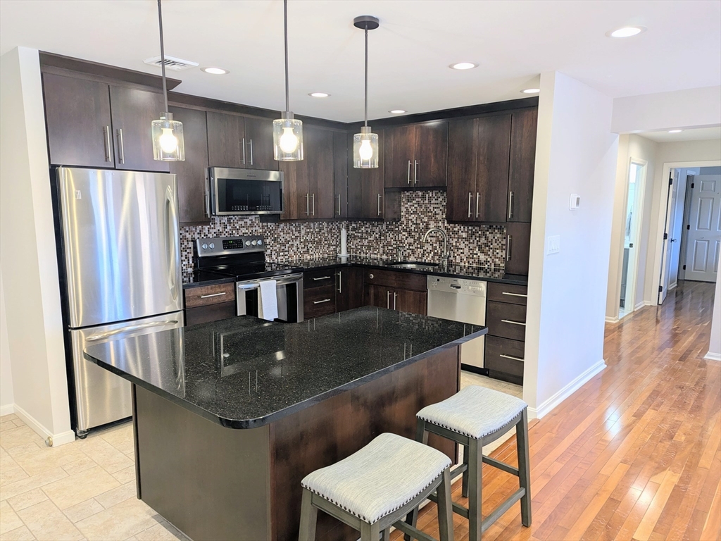 20 Central St, Salem, Massachusetts, 2 Bedrooms Bedrooms, 5 Rooms Rooms,2 BathroomsBathrooms,Residential Lease,For Rent,Central St,73473279