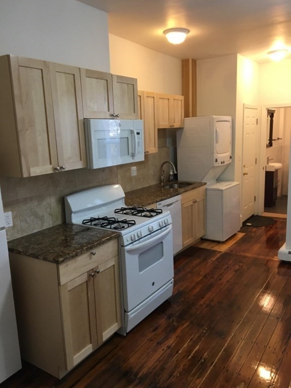254 Windsor St, Cambridge, Massachusetts, 3 Bedrooms Bedrooms, 5 Rooms Rooms,1.5 BathroomsBathrooms,Residential Lease,For Rent,Windsor St,73473312