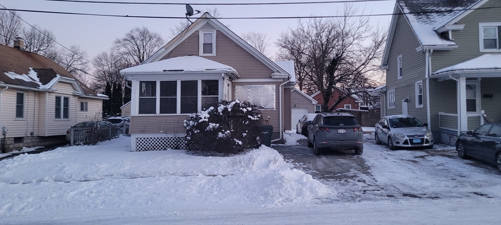 17 Bushwick Place, Springfield, Massachusetts, 3 Bedrooms Bedrooms, 6 Rooms Rooms,1 BathroomBathrooms,Residential,For Sale,Bushwick Place,73473320