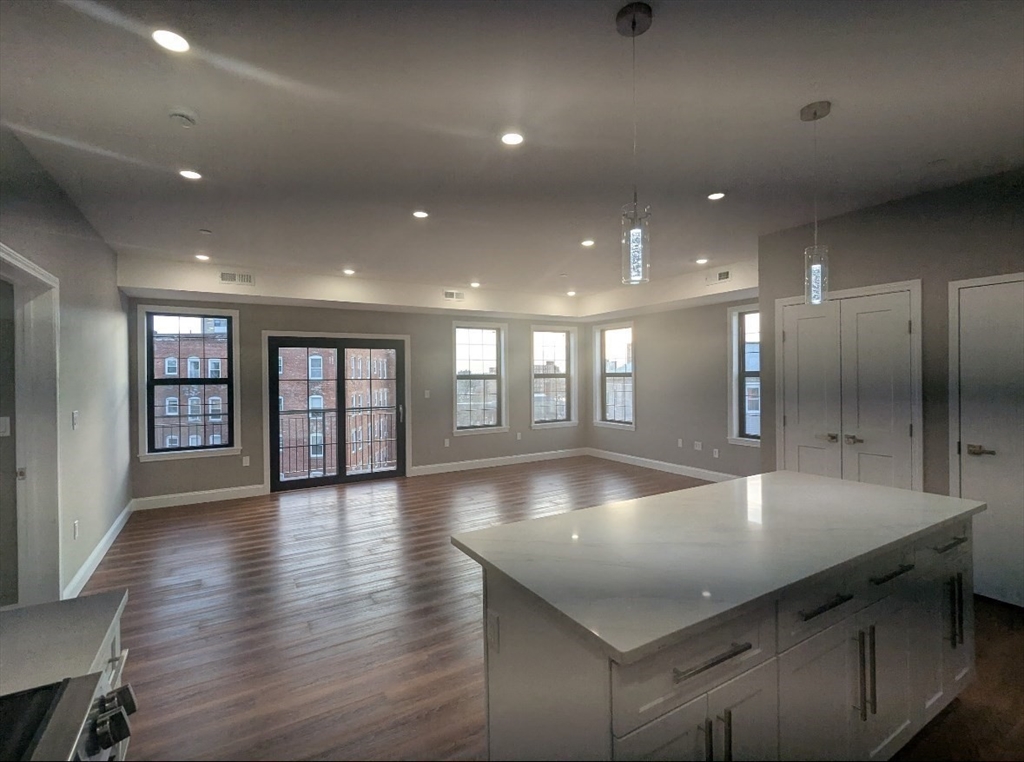 13 Nahant Street, Lynn, Massachusetts, 2 Bedrooms Bedrooms, 4 Rooms Rooms,2 BathroomsBathrooms,Residential,For Sale,Nahant Street,73422861