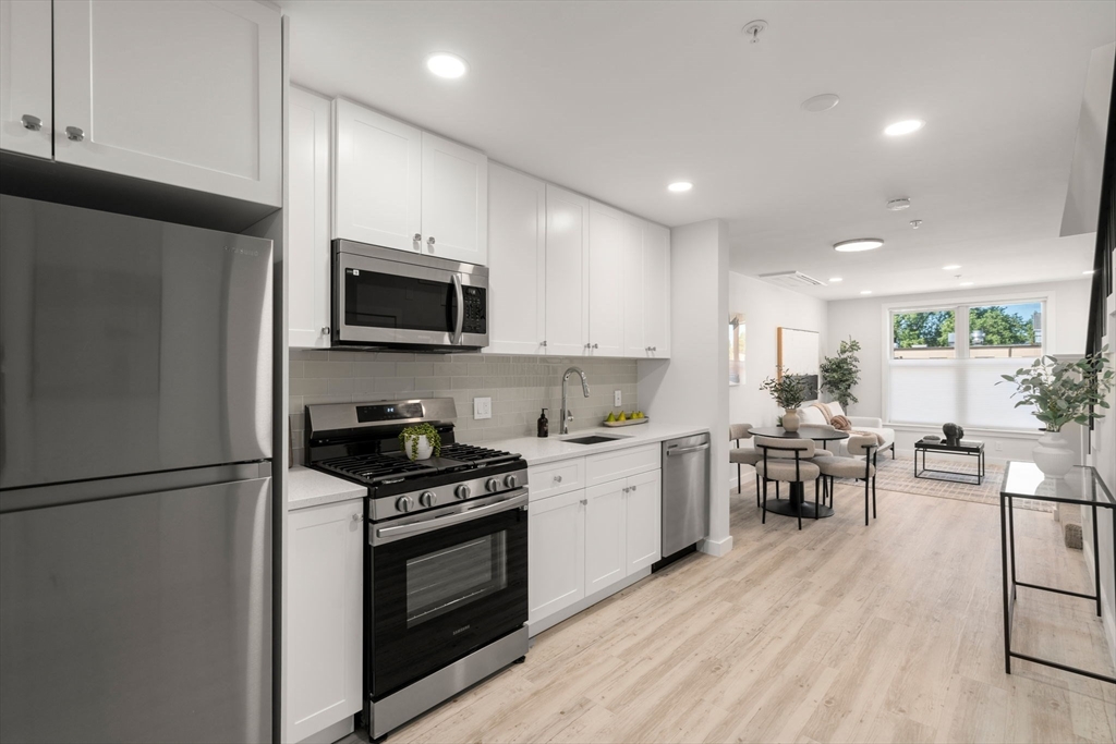 602 Canterbury, Boston, Massachusetts, 2 Bedrooms Bedrooms, 5 Rooms Rooms,1.5 BathroomsBathrooms,Residential,For Sale,Canterbury,73431896