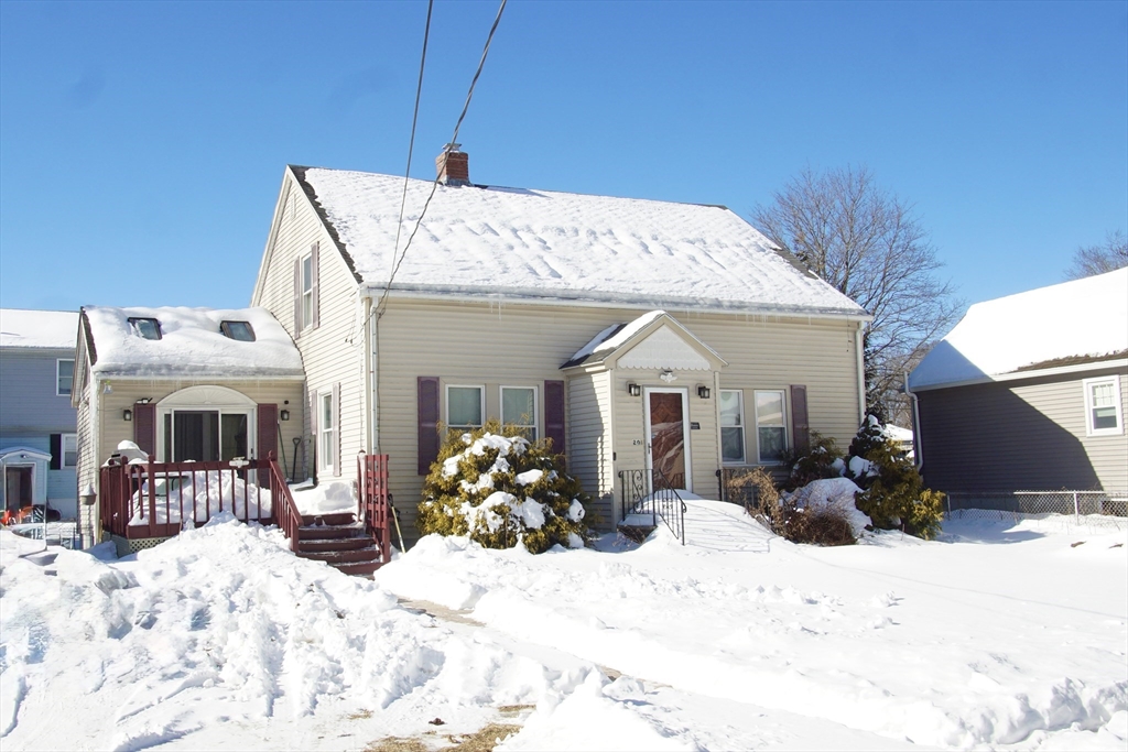 20 Brightwood Ave, Worcester, Massachusetts, 4 Bedrooms Bedrooms, 8 Rooms Rooms,2 BathroomsBathrooms,Residential,For Sale,Brightwood Ave,73473334