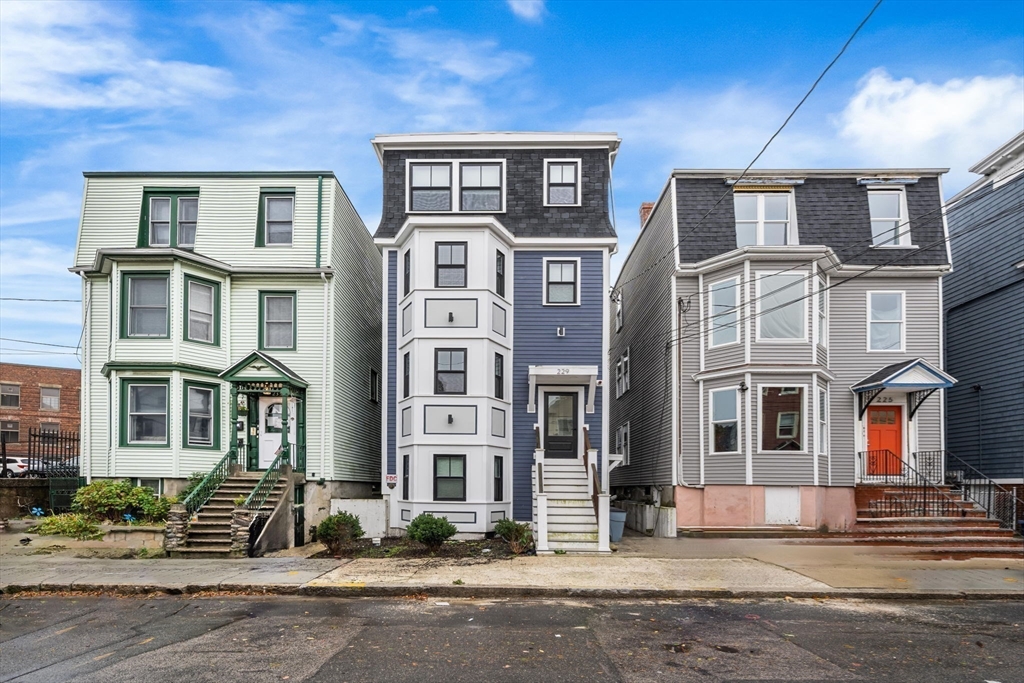 229 E Eagle St, Boston, Massachusetts, 2 Bedrooms Bedrooms, 5 Rooms Rooms,2 BathroomsBathrooms,Residential Lease,For Rent,E Eagle St,73473385