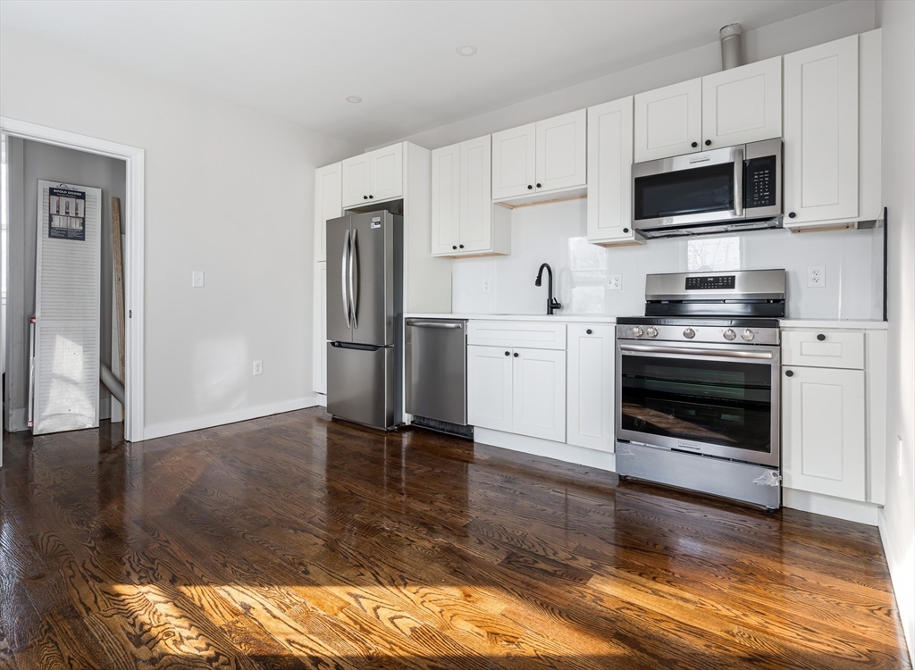 23 Courtland St, Everett, Massachusetts, 1 Bedroom Bedrooms, 3 Rooms Rooms,1 BathroomBathrooms,Residential Lease,For Rent,Courtland St,73473390