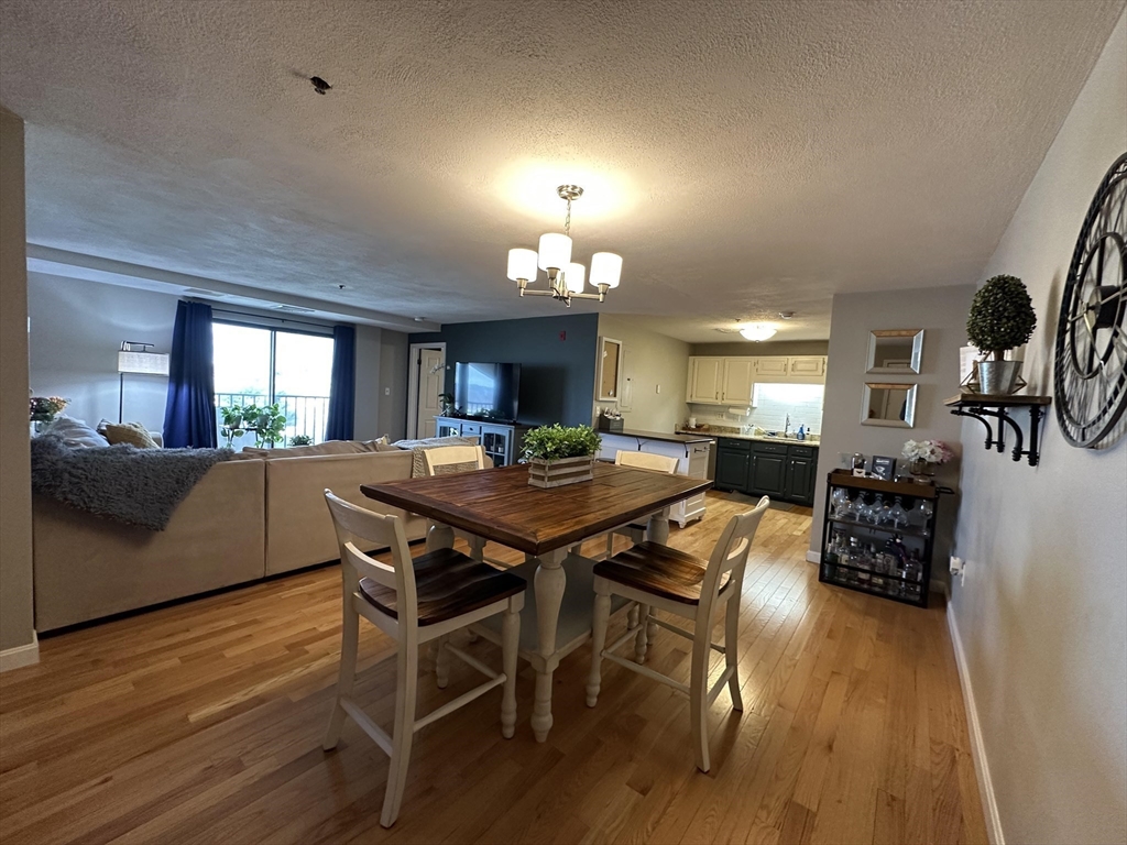 39 Parlin Street, Everett, Massachusetts, 2 Bedrooms Bedrooms, 4 Rooms Rooms,2 BathroomsBathrooms,Residential Lease,For Rent,Parlin Street,73473357