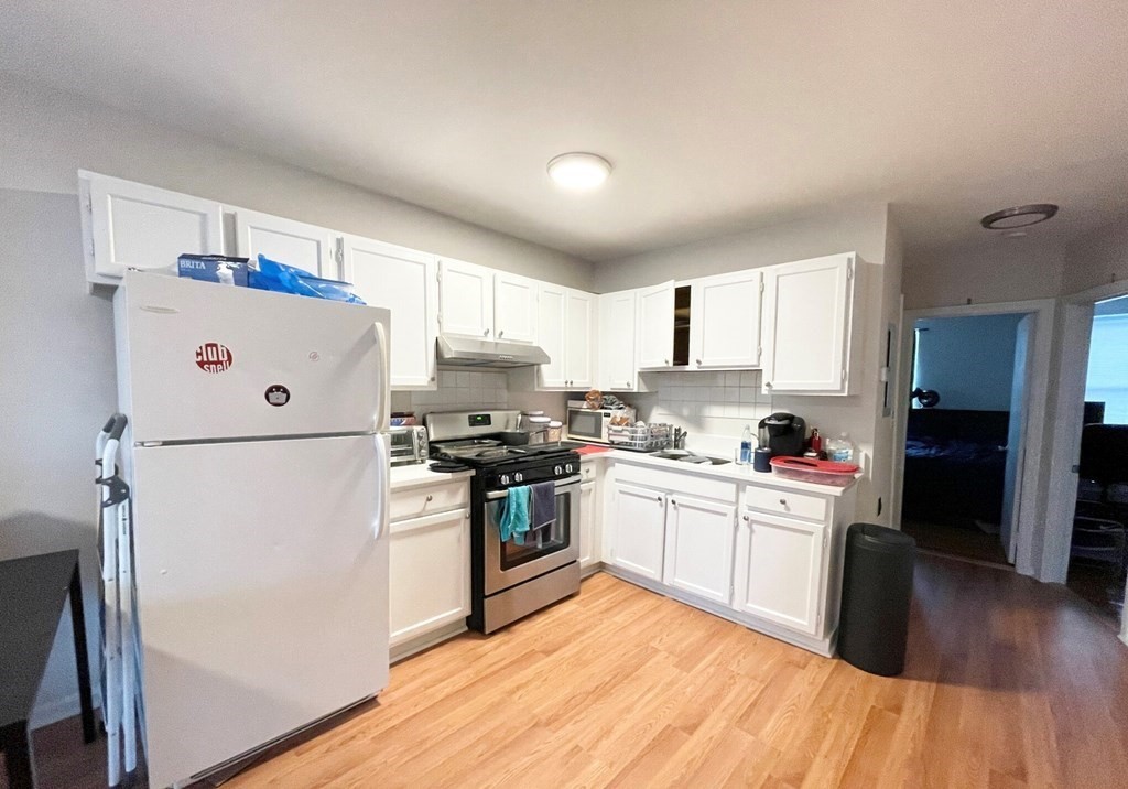 90 Hammond Street, Boston, Massachusetts, 3 Bedrooms Bedrooms, 5 Rooms Rooms,1 BathroomBathrooms,Residential Lease,For Rent,Hammond Street,72784002