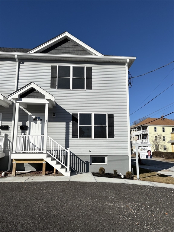 184 Avenue C, Woonsocket, Rhode Island, 3 Bedrooms Bedrooms, 6 Rooms Rooms,2.5 BathroomsBathrooms,Residential,For Sale,Avenue C,73473422