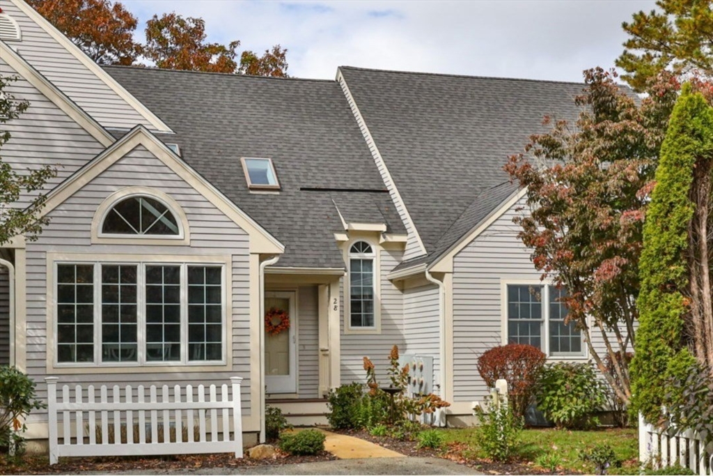 28 Gold Leaf Lane, Mashpee, Massachusetts, 2 Bedrooms Bedrooms, 6 Rooms Rooms,3 BathroomsBathrooms,Residential,For Sale,Gold Leaf Lane,73449413
