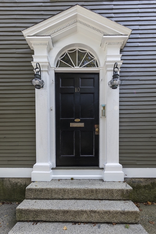 10 Andrew Street, Salem, Massachusetts, 3 Bedrooms Bedrooms, 6 Rooms Rooms,2 BathroomsBathrooms,Residential,For Sale,Andrew Street,73440695