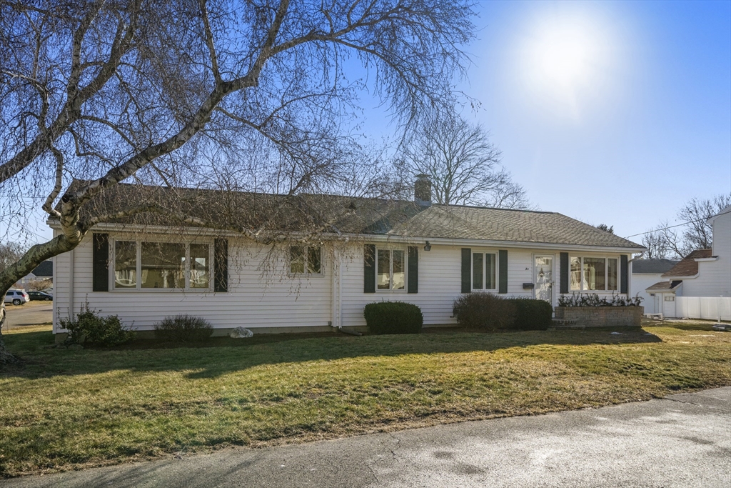 9 Whitsbourgh St, Taunton, Massachusetts, 4 Bedrooms Bedrooms, 7 Rooms Rooms,3 BathroomsBathrooms,Residential,For Sale,Whitsbourgh St,73463231