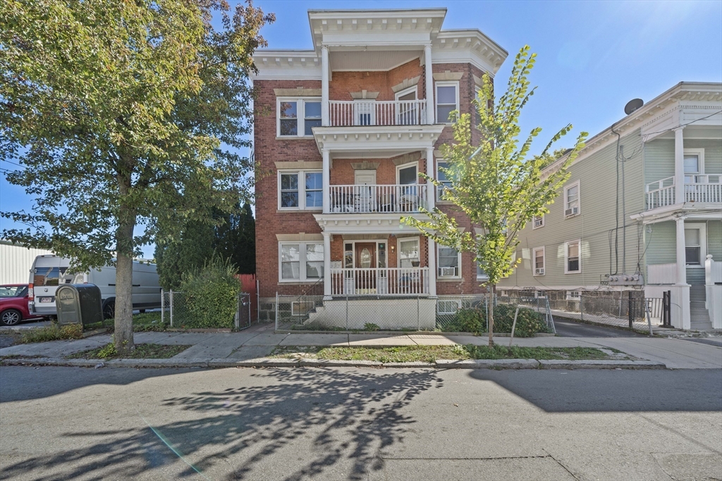 25 Perkins St, Salem, Massachusetts, 9 Bedrooms Bedrooms, 18 Rooms Rooms,3 BathroomsBathrooms,Residential Income,For Sale,Perkins St,73458448