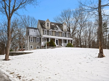 28 Coleman Rd, Groveland, Massachusetts, 4 Bedrooms Bedrooms, 8 Rooms Rooms,2.5 BathroomsBathrooms,Residential,For Sale,Coleman Rd,73466036