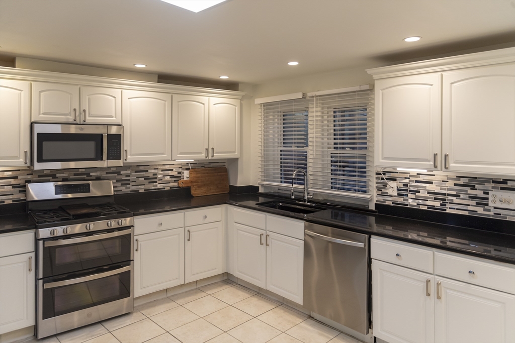 144 Salem, Boston, Massachusetts, 3 Bedrooms Bedrooms, 5 Rooms Rooms,1 BathroomBathrooms,Residential Lease,For Rent,Salem,73470602