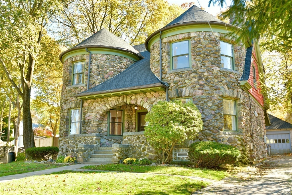 141 Beacon St, Boston, Massachusetts, 5 Bedrooms Bedrooms, 11 Rooms Rooms,2.5 BathroomsBathrooms,Residential,For Sale,Beacon St,73446442