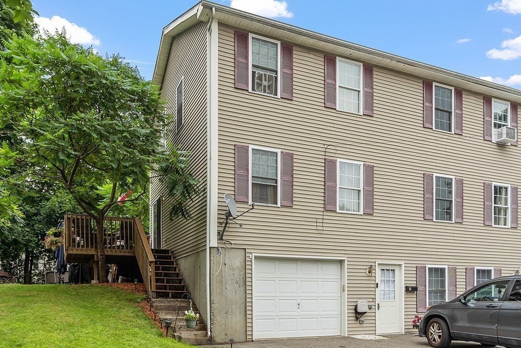 55 Brier St, Fitchburg, Massachusetts, 2 Bedrooms Bedrooms, 4 Rooms Rooms,1.5 BathroomsBathrooms,Residential,For Sale,Brier St,73445859