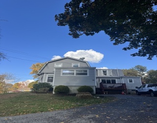 10 Edwards St, Dracut, Massachusetts, 7 Bedrooms Bedrooms, 11 Rooms Rooms,2.5 BathroomsBathrooms,Residential Income,For Sale,Edwards St,73456265