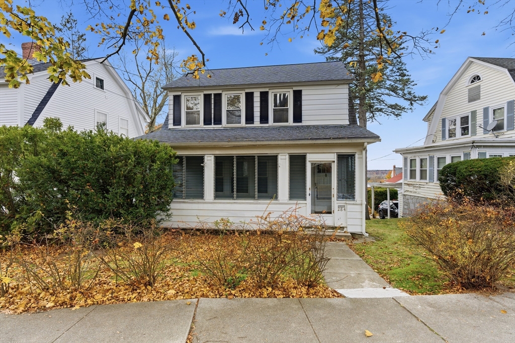 284 Beacon St, Lowell, Massachusetts, 3 Bedrooms Bedrooms, 7 Rooms Rooms,2 BathroomsBathrooms,Residential,For Sale,Beacon St,73455871