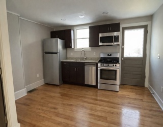 13 Hampden St, Westfield, Massachusetts, 2 Bedrooms Bedrooms, 5 Rooms Rooms,1 BathroomBathrooms,Residential Lease,For Rent,Hampden St,73473631