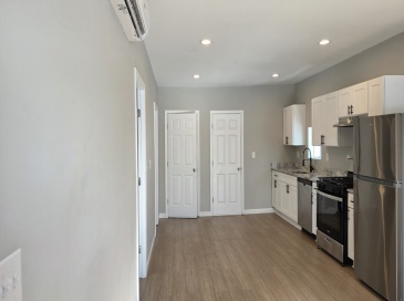 31 Hicks St, New Bedford, Massachusetts, 2 Bedrooms Bedrooms, 4 Rooms Rooms,1 BathroomBathrooms,Residential Lease,For Rent,Hicks St,73473635