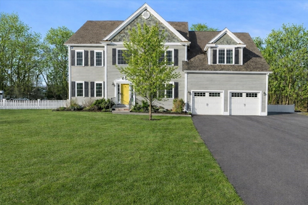 14 Teresa Dr, Millis, Massachusetts, 4 Bedrooms Bedrooms, 9 Rooms Rooms,3.5 BathroomsBathrooms,Residential,For Sale,Teresa Dr,73473614