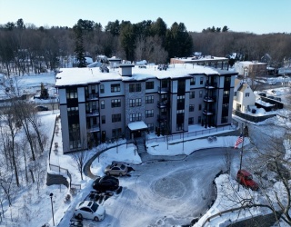 269 Main St, Reading, Massachusetts, 2 Bedrooms Bedrooms, 5 Rooms Rooms,2 BathroomsBathrooms,Residential,For Sale,Main St,73473640