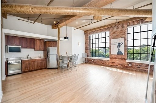 491 Dutton St, Lowell, Massachusetts, 1 Bedroom Bedrooms, 1 Room Rooms,1 BathroomBathrooms,Residential,For Sale,Dutton St,73473671